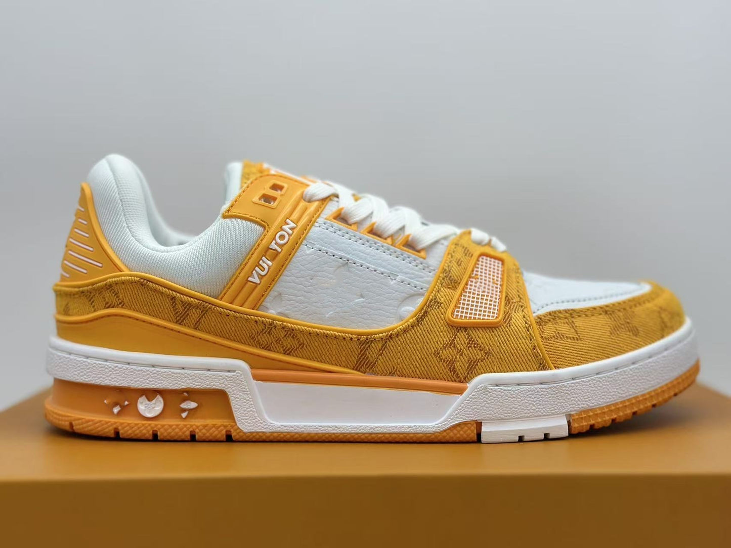 Lou Train Sneaker